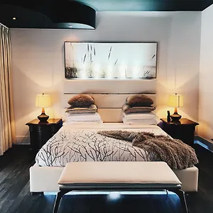 Kutuma 4*, Montréal Canada